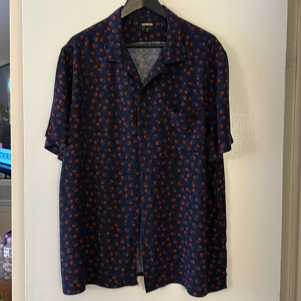Express short sleeve button up